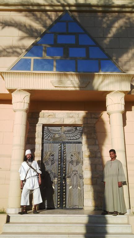 Pyramids Luxor Hotel & Spa Exterior foto